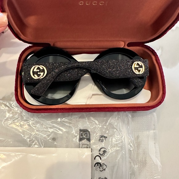 GUCCI SUNGLASSES glitter on temples. - Picture 11 of 13